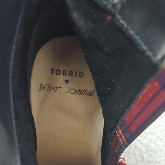 Torrid x Betsey Johnson Plaid and Leopard Print Bow Bootie Size 8 Wide - Picture 6 of 9